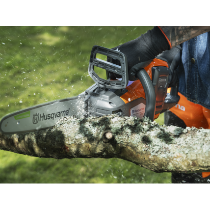 GRANDININIS PJŪKLAS akumuliatorinis Husqvarna 215i su akumuliatoriumi ir įkrovikliu 3 GRANDININIS PJŪKLAS akumuliatorinis Husqvarna 215i su akumuliatoriumi ir įkrovikliu 3