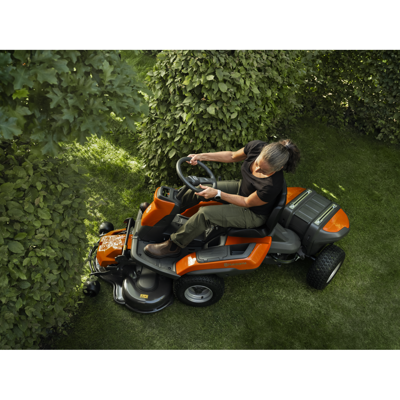 RIDER TRAKTORIUS SU PJOVIMO AGREGATU akumuliatorinisHusqvarna R200iX AWD 3 RIDER TRAKTORIUS SU PJOVIMO AGREGATU akumuliatorinisHusqvarna R200iX AWD 3