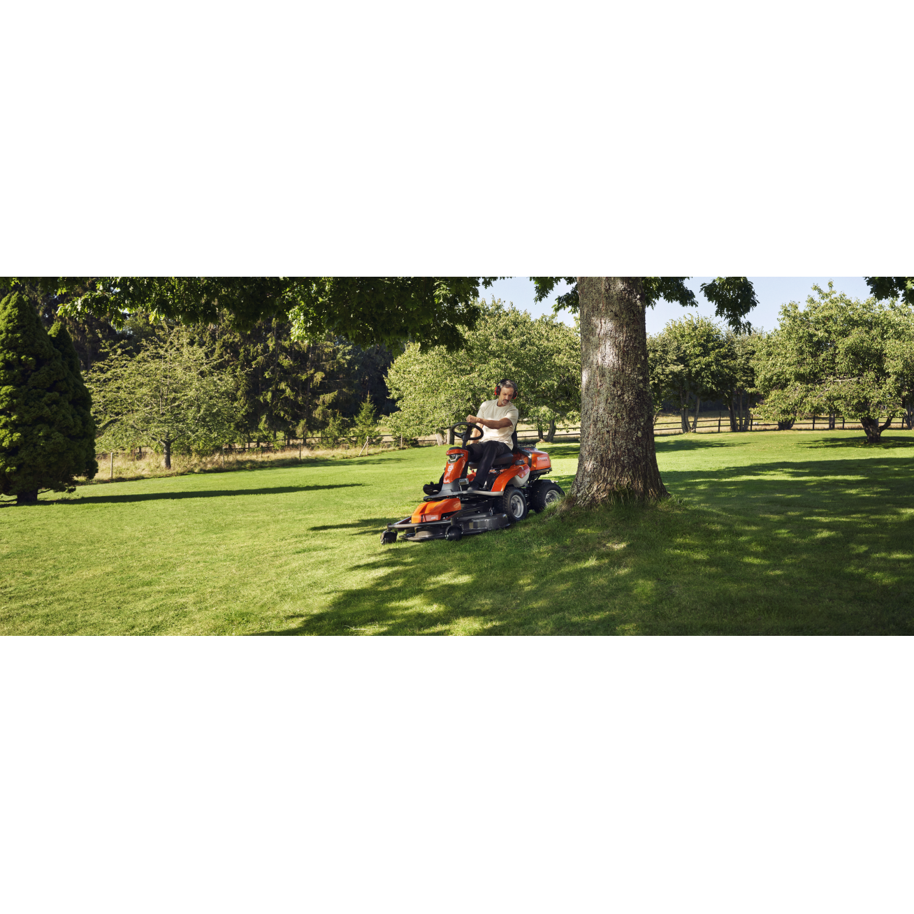 RIDER TRAKTORIUS SU PJOVIMO AGREGATU Husqvarna R316TX 4 RIDER TRAKTORIUS SU PJOVIMO AGREGATU Husqvarna R316TX 4