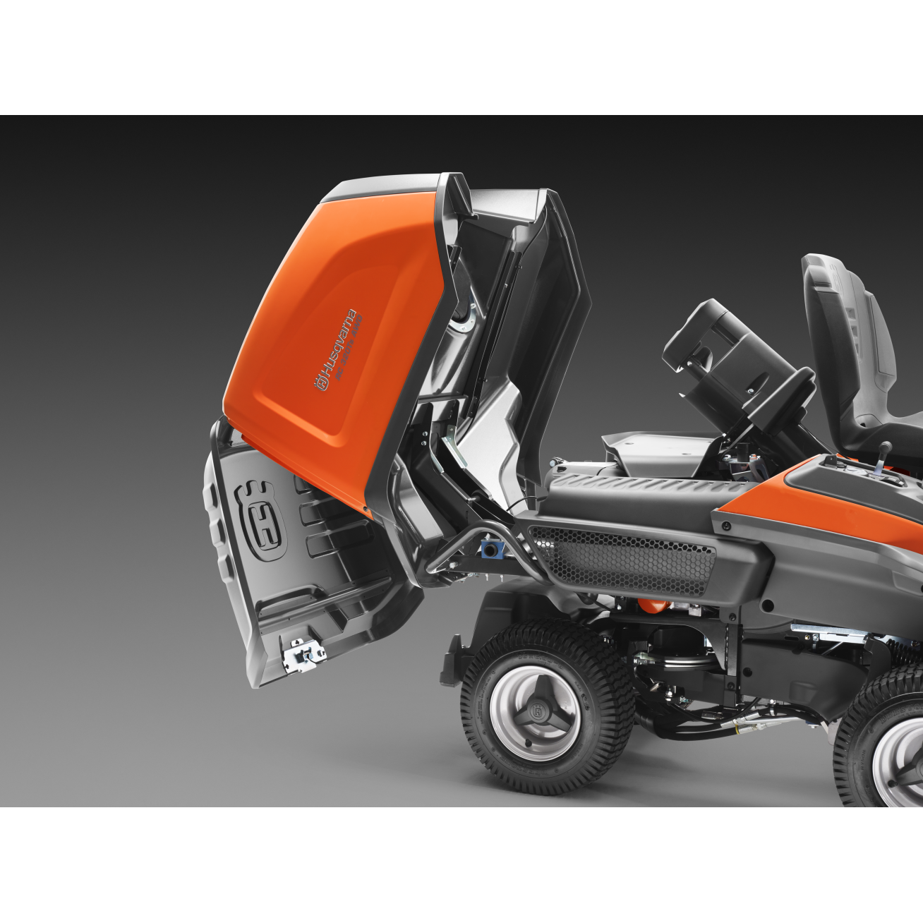 RIDER TRAKTORIUS SU PJOVIMO AGREGATU Husqvarna RC320Ts AWD 5 RIDER TRAKTORIUS SU PJOVIMO AGREGATU Husqvarna RC320Ts AWD 5