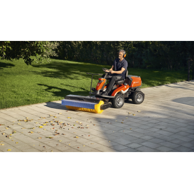 RIDER TRAKTORIUS SU PJOVIMO AGREGATU Husqvarna R320X AWD