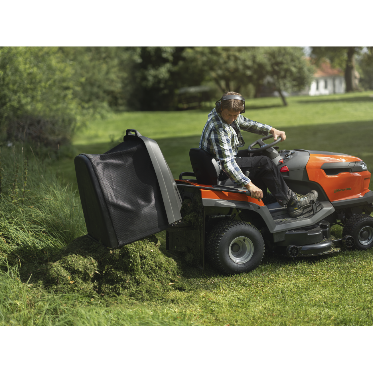 SODO TRAKTORIUKAS Husqvarna TC220T 2 SODO TRAKTORIUKAS Husqvarna TC220T 2
