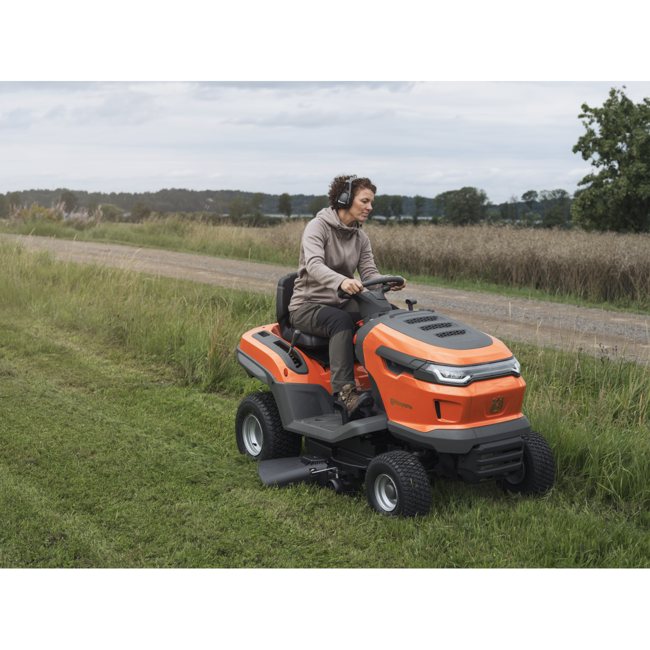 SODO TRAKTORIUKAS Husqvarna TS215T 1