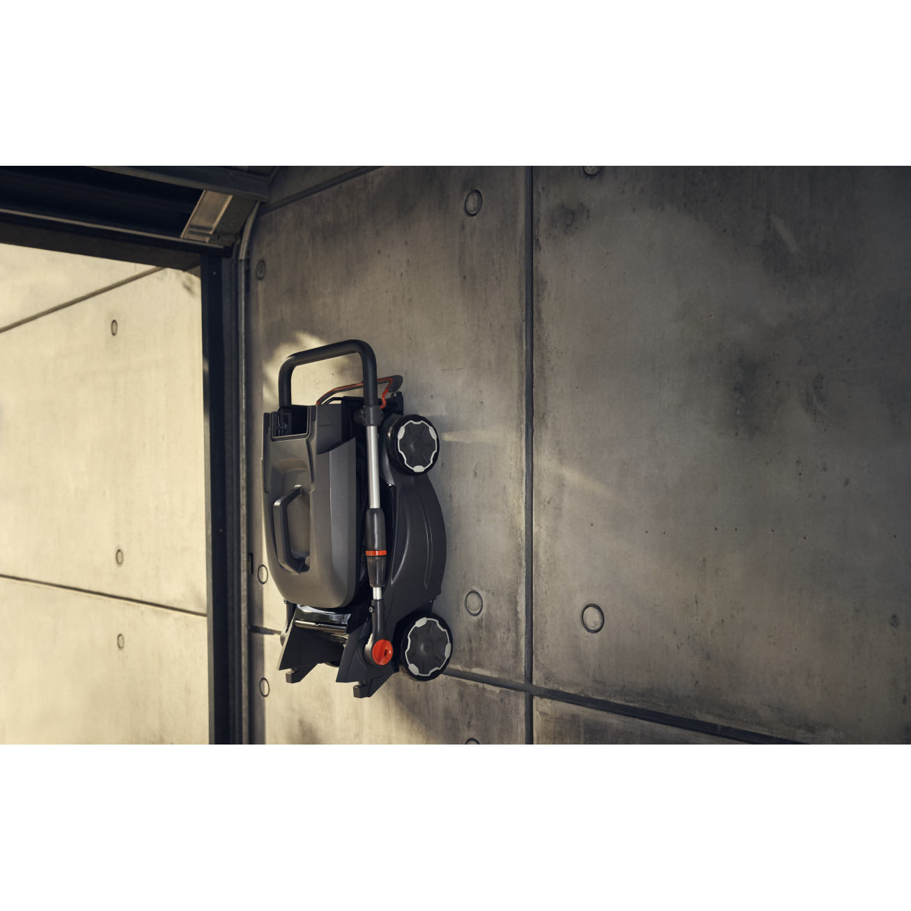 VEJAPJOVĖ akumuliatorinė Husqvarna Aspire™ LC34-P4A su akumuliatoriumi ir įkrovikliu 3 VEJAPJOVĖ akumuliatorinė Husqvarna Aspire™ LC34-P4A su akumuliatoriumi ir įkrovikliu 3